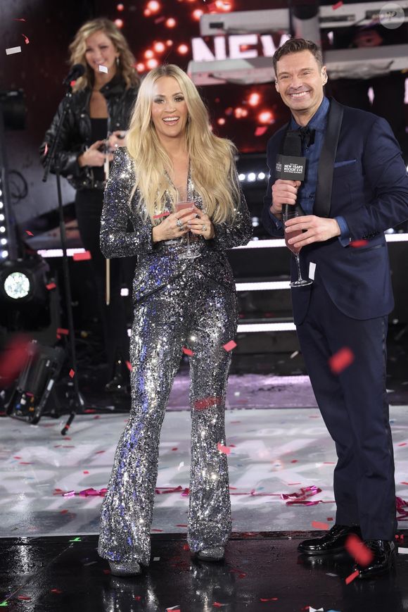 New York, NY - Carrie Underwood et les Jonas Brothers ont rejoint le maire Eric Adams et Ryan Seacrest à Times Square pour accueillir 2025 avec des performances spectaculaires.
Sur la photo : Carrie Underwood. Backgrid USA / Bestimage