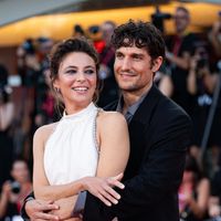 Louis Garrel aux anges avec Jasmine Trinca, Brooklyn Beckham n'a d'yeux que pour sa belle Nicola Peltz à la Mostra de Venise