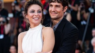 Louis Garrel aux anges avec Jasmine Trinca, Brooklyn Beckham n'a d'yeux que pour sa belle Nicola Peltz à la Mostra de Venise