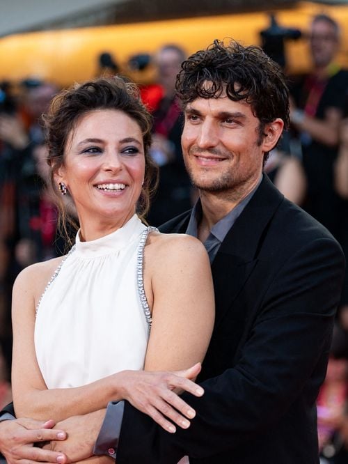 Louis Garrel aux anges avec Jasmine Trinca, Brooklyn Beckham n'a d'yeux que pour sa belle Nicola Peltz à la Mostra de Venise