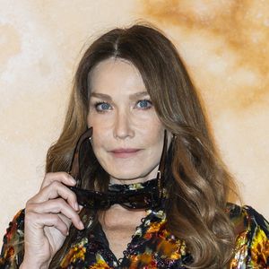 "Tant que je serai vivante, je serai toujours là pour ceux que tu aimes et qui t’aiment", écrit-elle en légende d'un carrousel de photos.

Carla Bruni - Photo Call pour Le Défilé « Saint Laurent »Collection Prêt-à-Porter Automne/Hiver 2025-2026" lors de la Fashion Week de Paris (PFW), le 11 mars 2025. © Olivier Borde /Bestimage