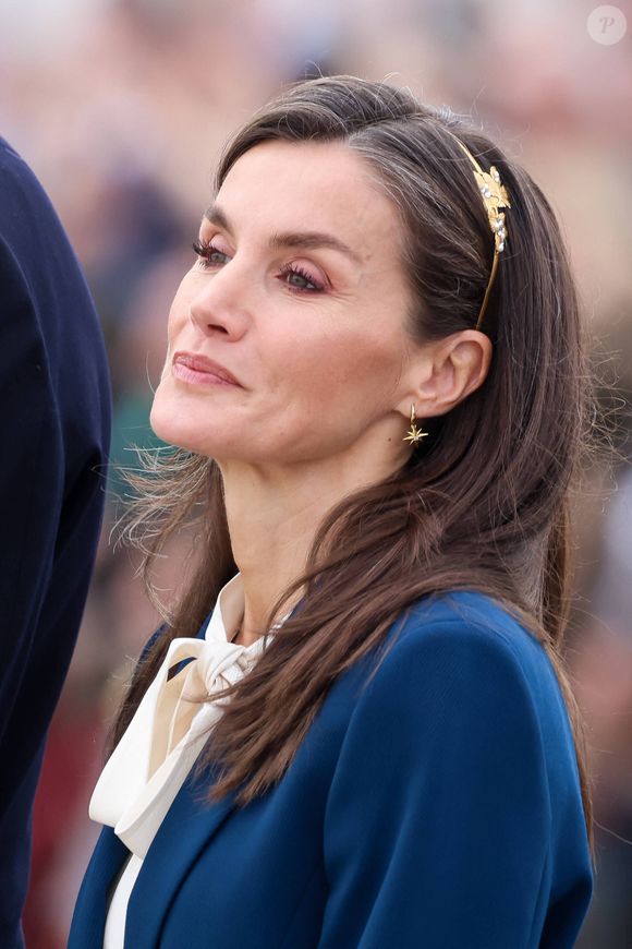 Le roi Felipe VI et la reine Letizia d'Espagne président les adieux du « Juan Sebastián de Elcano » avec l'Infante Leonor comme aspirante à Cadix - Farewell ceremony on the occasion of the departure of the training ship ‘Juan Sebastián de Elcano’ in the port of Cadiz, Spain, 11 January 2025. ( DANA-No: 02576814 )