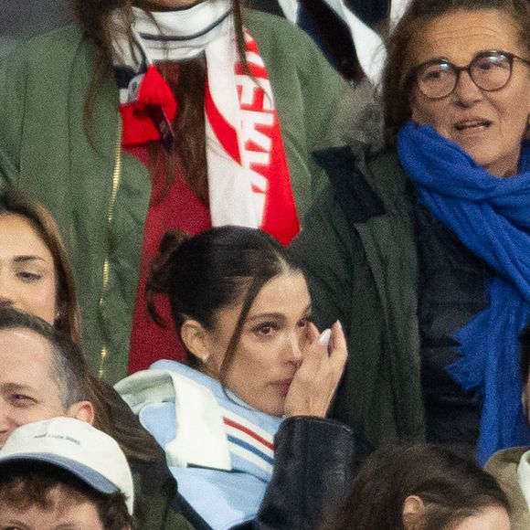 Exclusif - Iris Mittenaere, Marie-Pierre Galès, mère de A.Dupont lors du match de rugby du Tournoi des Six Nations France contre Angleterre au Stade de France à Saint-Denis le 14 mars 2026. © AGENCE / BESTIMAGE