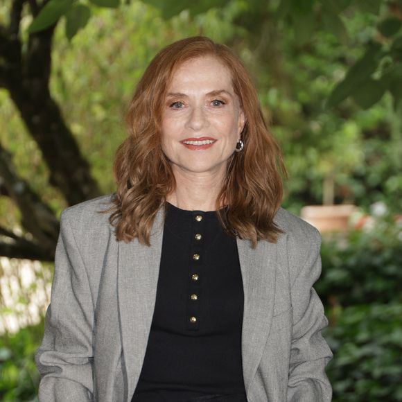 Isabelle Huppert au photocall du film "La Femme la plus riche du monde" lors de la 18ème édition du Festival du Film Francophone de Angoulême (FFA), France, le 26 août 2025.

© Coadic Guirec/Bestimage