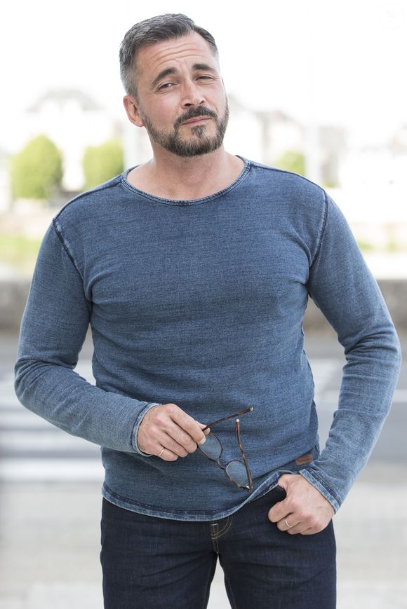 Une émission qu'il animait depuis 2003 !

Olivier Minne (Présentation de son livre "Louis Jourdan, de Marseille à Hollywood") - Journées Nationales du Livre et du Vin de Saumur. Le 14 mai 2017
© Nicolas Desvignes / Bestimage