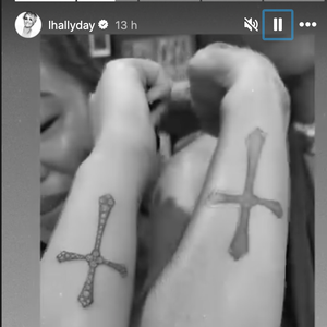 Mère et fille ont partagé ce moment très émouvant à Saint-Barthélemy.

Laeticia Hallyday avec sa fille Joy à Saint-Barthélemy. Capture Story Instagram - Laeticia Hallyday