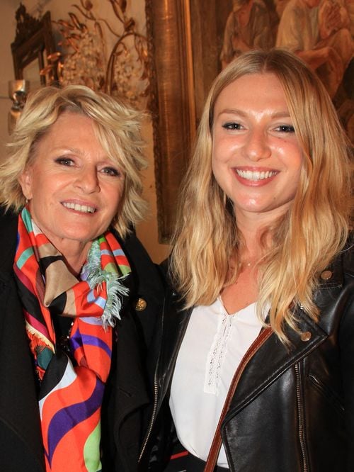 "J'adore venir faire des affaires" : Près de sa maison en Normandie, Sophie Davant partage un moment privilégié avec sa fille Valentine au marché