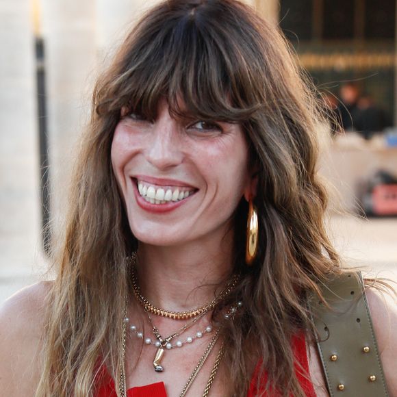 l'artiste de 42 ans a posté une story sur son compte Instagram.

Lou Doillon - Prix ANDAM dans les jardins du Palais Royal à Paris, France, le 30 juin 2025. © Christophe Clovis / Bestimage