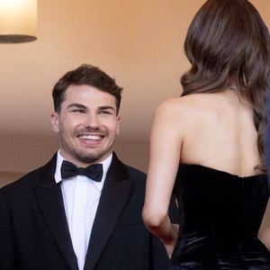 Sur Instagram, les deux amoureux ont publié des photos de leur logement avec vue imprenable sur la mer.

Antoine Dupont et sa compagne Iris Mittenaere - Antoine Dupont et sa compagne Iris Mittenaere se retrouvent sur les marches  du film « Dossier 137 » lors du 78ème Festival International du Film de Cannes le 15 mai 2025.

© Jacovides / Moreau / Bestimage