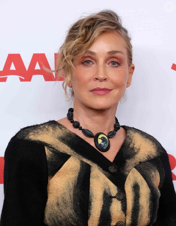 Très proches, les deux frère et sœur avaient souvent été vus ensemble lors d’événements hollywoodiens et de soirées caritatives.

10 janvier 2026 - Beverly Hills, Californie - Sharon Stone. 2026 Annual Movies for Grownups Awards with AARP held at Beverly Wilshire, A Four Seasons Hotell in Beverly Hills.
