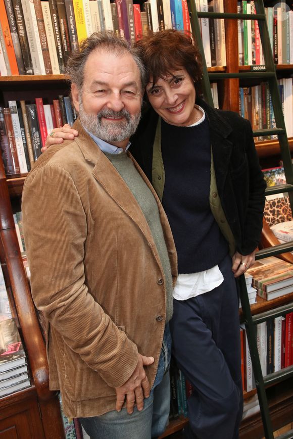 Elle pense aussi à son compagnon Denis Olivennes, dont elle imagine la réaction lors de son décès.

Inès de La Fressange et son compagnon Denis Olivennes - Violette d'Urso dédicace son livre "Même le bruit de la nuit a changé" à la librairie Galignani à Paris, France, le 25 mars 2023. © Bertrand Rindoff/Bestimage