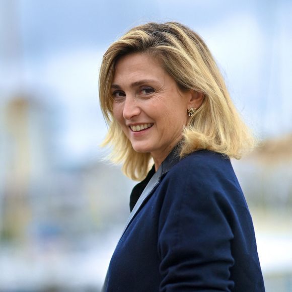 Julie Gayet participe au photocall Olympe, Une Femme Dans La Révolution lors du 26ème Festival de la Fiction de La Rochelle le 11 septembre 2024 à La Rochelle, France. Photo by Franck Castel/ABACAPRESS.COM