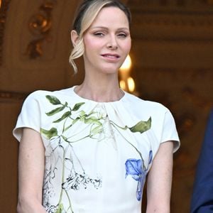 La princesse Charlène de Monaco au balcon du palais princier lors de la procession de la Fête-Dieu sur la place du Palais à Monaco, le 3 juin 2026. 
© Bruno Bebert / Bestimage