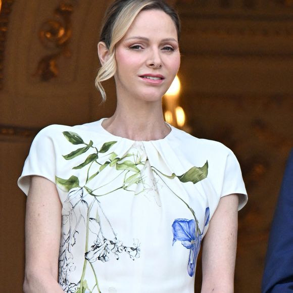 La princesse Charlène de Monaco au balcon du palais princier lors de la procession de la Fête-Dieu sur la place du Palais à Monaco, le 3 juin 2026. 
© Bruno Bebert / Bestimage