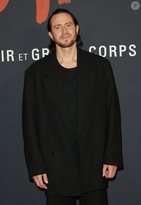 Info - Bastien Bouillon absent de la montée des marches de son film Partir un jour en raison d'une crise d'appendicite - Bastien Bouillon lors de l'avant-première du film "Monsieur Aznavour"  au cinéma Le Grand Rex à Paris le 22 octobre 2024.

© Coadic Guirec / Bestimage
