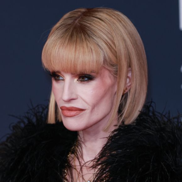 Kelly Osbourne, fille de l’icône du rock Ozzy Osbourne et de la femme d'affaires Sharon Osbourne, était au centre de l’attention lors des BRIT Awards 2026 à Manchester.

Les célébrités présentes aux BRIT Awards 2026 au Co-Op Live Arena à Manchester.