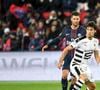Avec lui, elle a trois enfants : Maël, Claudia et la petite dernière, Sasha, née en 2023.

Karine Ferri encourage son compagnon Yoann Gourcuff lors du match PSG-Rennes au Parc des Princes à Paris le 6 novembre 2016. 

© Pierre Perusseau/Bestimage
