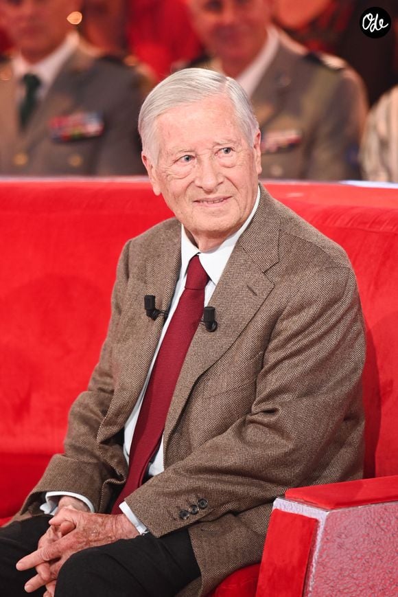 Journaliste phare de RTL et BFMTV

Exclusif - Alain Duhamel lors de l'enregistrement de l'émission Vivement dimanche au studio Rive gauche, présentée par M.Drucker, diffusée sur France 3 le 14 juin 2026, à Paris, France, le 5 mai 2026. © Guillaume Gaffiot/Bestimage
