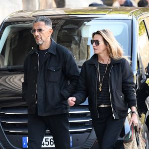 Roschdy Zem était présent, accompagné de sa compagne Sarah Poniatowski, pour une rare apparition publique du couple.

Roschdy Zem et sa compagne Sarah Poniatowski - Obsèques de Nathalie Baye en l'église Saint-Sulpice à Paris le 23 avril 2026. Clement Prioli / Bestimage