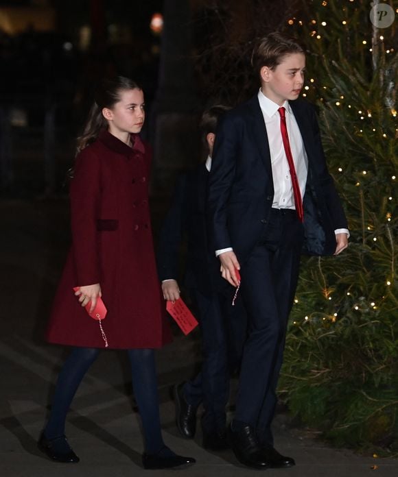 Le prince George de Galles, la princesse Charlotte de Galles, et le prince Louis de Galles, assistent au service Together At Christmas Carol à l'abbaye de Westminster à Londres, Royaume-Uni, le 6 décembre 2024. © Justin Goff/GoffPhotos/Bestimage