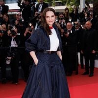 Le Festival de Cannes, c'est fini ! Juliette Binoche, présidente du jury, étonne et se démarque pour la dernière montée des marches