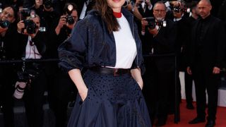 Le Festival de Cannes, c'est fini ! Juliette Binoche, présidente du jury, étonne et se démarque pour la dernière montée des marches