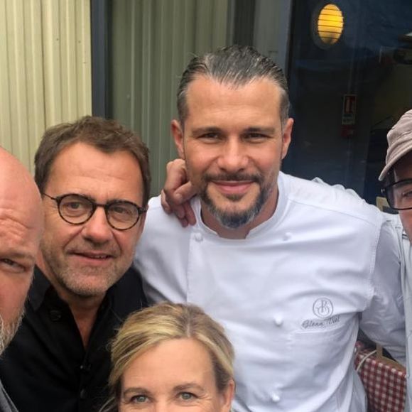 Un célèbre chef étoilé de "Top Chef" s'agace.

Michel Sarran, ex-juré de "Top Chef" sur M6, entouré de son remplaçant Glenn Viel et ses anciens camarades Philippe Etchebest, Hélène Darroze et Paul Pairet.