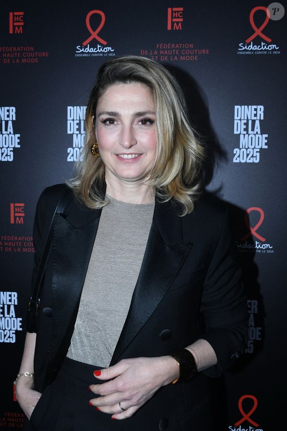 Julie Gayet au photocall du 22ème dîner de la mode pour le Sidaction à Paris le 30 janvier 2025.
© Rachid Bellak / Bestimage