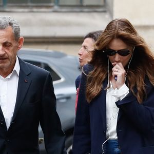 L'ancien président Nicolas Sarkozy et sa femme Carla Bruni vont voter pour le second tour des élections législatives au lycée La Fontaine à Paris le 7 juillet 2024. © Christophe Clovis / Bestimage