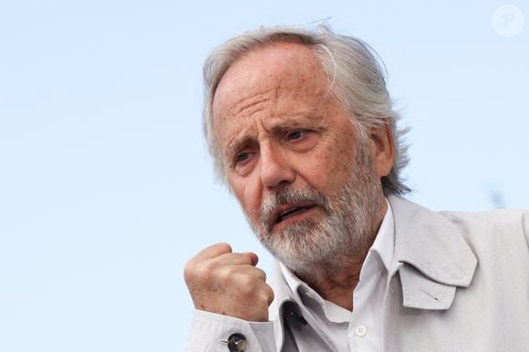 Sa relation avec sa fille, aujourd’hui âgée de 47 ans, s’est ainsi développée au fil des années. Leur amour commun pour le 7e art n’a d’ailleurs pas manqué de les rapprocher. 

Fabrice Luchini participe au Photocall "Marcello Mio" lors du 77ème Festival de Cannes au Palais des Festivals le 22 mai 2024 à Cannes, France. . Photo by Shootpix/ABACAPRESS.COM