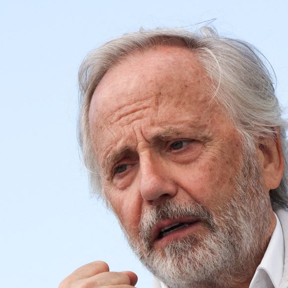 Sa relation avec sa fille, aujourd’hui âgée de 47 ans, s’est ainsi développée au fil des années. Leur amour commun pour le 7e art n’a d’ailleurs pas manqué de les rapprocher. 

Fabrice Luchini participe au Photocall "Marcello Mio" lors du 77ème Festival de Cannes au Palais des Festivals le 22 mai 2024 à Cannes, France. . Photo by Shootpix/ABACAPRESS.COM