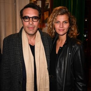 Nicolas Bedos et sa compagne Pauline Desmonts - Cocktail pour la sortie du livre de Michel Denisot " On peut rire de tout, sauf en mangeant de la semoule" aux Deux Magots à Paris le 15 mars 2023. © Veeren/ Bestimage