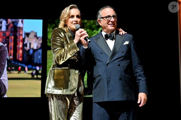 La veille, mardi 19 mai, les deux acteurs s'étaient déjà retrouvés sur le tapis rouge du Palais des Festivals.

Exclusif - Sharon Stone et Andy Garcia - Dîner de charité "Knights of Charity" au Château de la Croix des Gardes à Cannes le 20 mai 2026. © Bruno Bebert / Bestimage