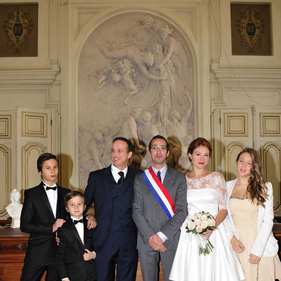 Exclusif - Emilie Dequenne, sa fille Milla, 12 ans, son époux Michel Ferracci, et ses deux fils Enzo, 13 ans, et Maël, 8 ans, avec le maire du 10ème arrondissement, Rémi Féraud - Mariage de Michel Ferracci et Emilie Dequenne à la mairie du 10ème arrondissement, le samedi 11 octobre 2014 à Paris. © Roberto Battistini / Bestimage