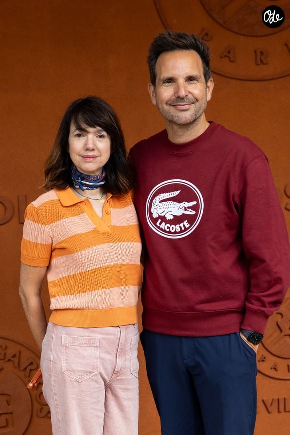 Le chef s'est installé avec sa famille à Mausane-les-Alpilles.
Christophe Michalak et sa femme Delphine Michalak au village lors des Internationaux de France de Tennis de Roland Garros 2026. Paris, le 2 juin 2026. © Jacovides-Moreau / Bestimage