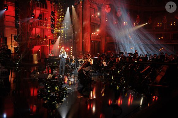Exclusif - Carla Bruni-Sarkozy - Enregistrement de l'émission "Le Grand Echiquier : Spéciale Charles Aznavour" à l'Opéra royal de Versailles, présentée par C.Chazal et A.Manoukian, et diffusée sur France 2 le 29 mai 2025. © Guillaume Gaffiot/Bestimage