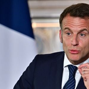 Le président Emmanuel Macron lors de l'inauguration de l'exposition "Byblos, la cité millénaire du Liban" à l'Institut du monde arabe (IMA) à Paris, le 23 mars 2026. L'exposition "Byblos, la cité millénaire du Liban" présente plus de 400 œuvres majeures issues du patrimoine culturel libanais.

© Christian Liewig / Bestimage
