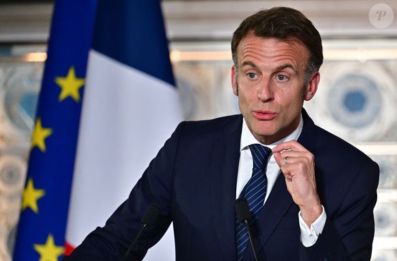 Le président Emmanuel Macron lors de l'inauguration de l'exposition "Byblos, la cité millénaire du Liban" à l'Institut du monde arabe (IMA) à Paris, le 23 mars 2026. L'exposition "Byblos, la cité millénaire du Liban" présente plus de 400 œuvres majeures issues du patrimoine culturel libanais.

© Christian Liewig / Bestimage
