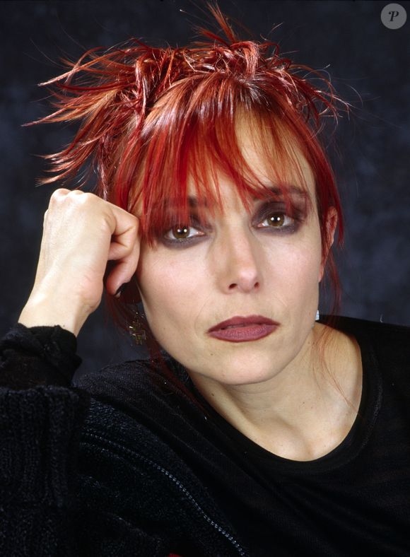 C'est ce qu'elle a expliqué au Parisien ce mercredi

Info - Jeanne Mas va vendre ses disques d'or pour la Fondation Bardot - Archives - Jeanne Mas - portrait 
JLPPA / Bestimage
