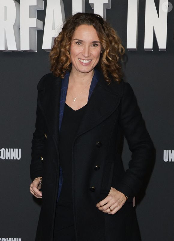 « La maladie est derrière moi. Mais oui, l’éclairage est toujours réduit », confie-t-elle en référence aux ajustements nécessaires sur le plateau.

Marie-Sophie Lacarrau - Avant-première du film "Un parfait inconnu" au Grand Rex à Paris le 15 janvier 2025. © Coadic Guirec/Bestimage