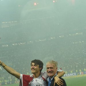 Le sélectionneur français Didier Deschamps célèbre sa victoire avec son fils Dylan après la victoire 4-2 de la France face à la Croatie en finale de la Coupe du monde de football 2018, au stade des Luzhniki à Moscou, en Russie, le 15 juillet 2018. Photo de Lionel Hahn/ABACAPRESS.COM