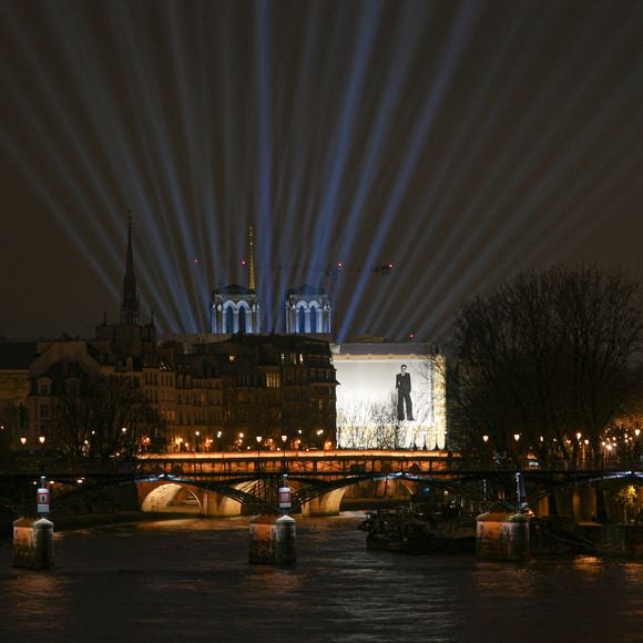 Préparatifs et essais lumière pour la cérémonie de réouverture de la Cathédrale Notre-Dame de Paris. Une cérémonie est prévue le 7 décembre, lors de laquelle Emmanuel Macron doit s’exprimer sur le parvis. Suivra un concert, avec des personnalités de la musique classique, mais aussi Clara Luciani, Garou et Vianney.
© Lionel Urman / Bestimage