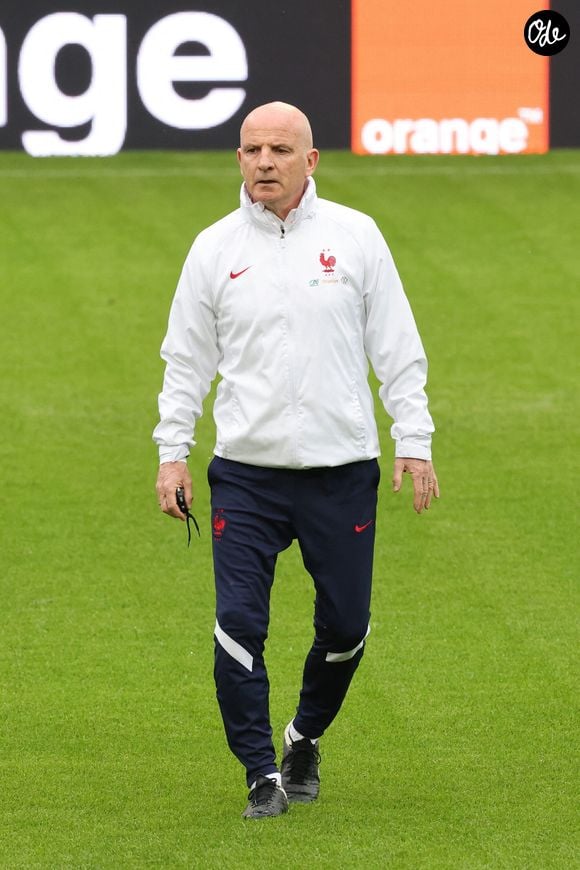 Guy Stephan - L'équipe de France de football en conférence de presse et à l'entrainement avant le match amical contre l'Afrique du Sud à Villeneuve d'Ascq le 28 mars 2022. © Laurent Sanson/Panoramic/Bestimage