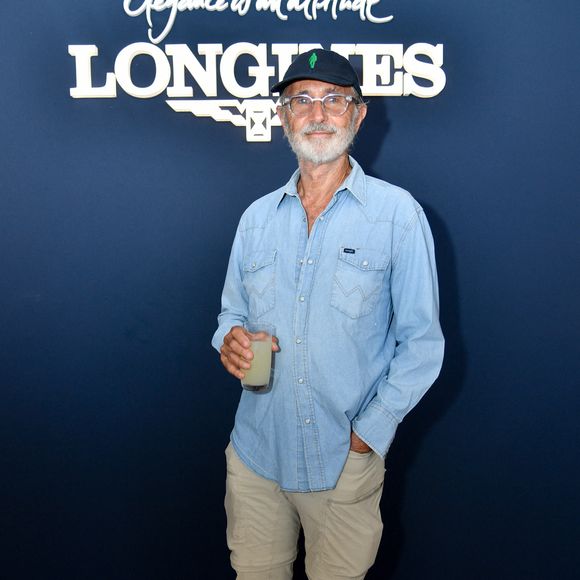 Thierry Lhermitte dans l’espace VIP “le Pavillon Eiffel,” lors de la 12ème édition Longines Paris Eiffel Jumping au pied de la Tour Eiffel sur le Champ-de-Mars à Paris, France le 21 juin 2026.

© Perusseau / Veeren / Bestimage