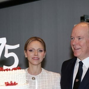Le Prince Albert II de Monaco et la Princesse Charlène de Monaco assistent au 75ème anniversaire de l'Amicale des ainés monégasques à l'Hôtel Méridien de Monte-Carlo, Monaco, le 5 décembre 2025. 

Photo : Jean-Charles Vinaj/ABACAPRESS.COM
