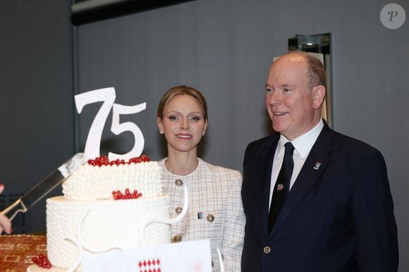 Le Prince Albert II de Monaco et la Princesse Charlène de Monaco assistent au 75ème anniversaire de l'Amicale des ainés monégasques à l'Hôtel Méridien de Monte-Carlo, Monaco, le 5 décembre 2025. 

Photo : Jean-Charles Vinaj/ABACAPRESS.COM