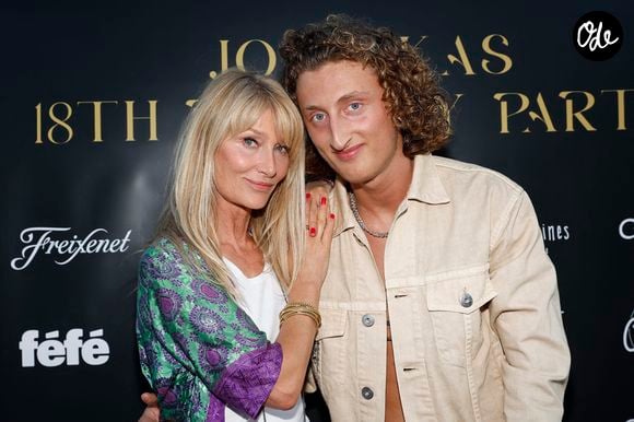 Joalukas Noah avec sa mère Isabelle Camus lors de la soirée d'anniversaire de Joalukas Noah, fils de Yannick Noah et Isabelle Camus, pour ses 18 ans à Paris le 10 juin 2022.

© Cyril Moreau / Bestimage