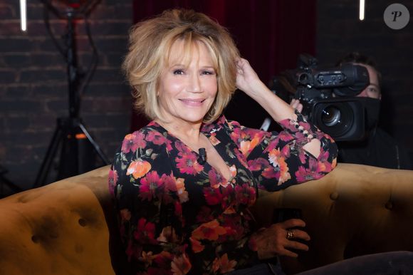 L'actrice a notamment révélé être redevenue célibataire

Exclusif - Clémentine Célarié pendant le tournage de l'émission On Est En Direct (OEED) du samedi 27/11/202, présentée par L.Salamé et L.Ruquier, à Paris, France, le 27 novembre 2021. © Jack Tribeca/Bestimage