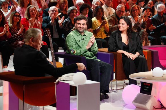 Exclusif - Joseph Chedid et sa soeur Anna lors de l'enregistrement de l'émission "Famille je vous aime" présentée par M. Drucker et qui sera diffusée le 13 juin 2025 sur France 3, aux Studios rive gauche à Paris, France, le 15 avril 2025. © Clovis-Gaffiot/Bestimage
