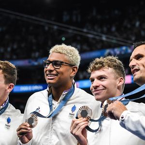 Dans sa famille, une autre personnalité a également connu les projecteurs.

Yohann Ndoye-Brouard, Léon Marchand, Maxime Grousset et Florent Manaudou lors de la finale du relais homme 400 mètres nage libre aux Jeux olympiques de Paris.

© Matthieu Mirville / Dppi / Panoramic / Bestimage